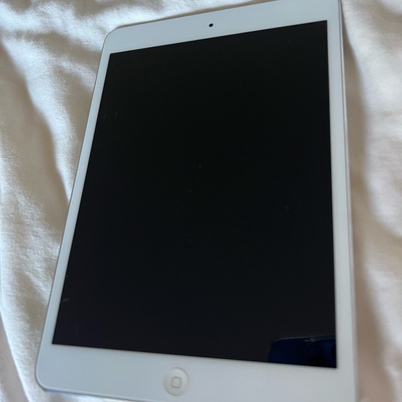 Apple | iPad Mini with Case - Picture 8 of 9